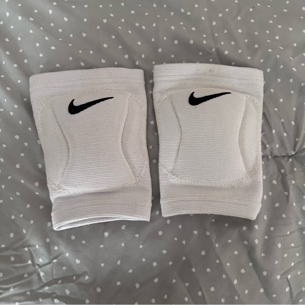 M/L white Nike knee pads